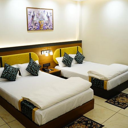 גאיה Hotel Shakuntla Palace - 400 Meters Away From Vishnu Pad Temple 7 Mins Walk מראה חיצוני תמונה