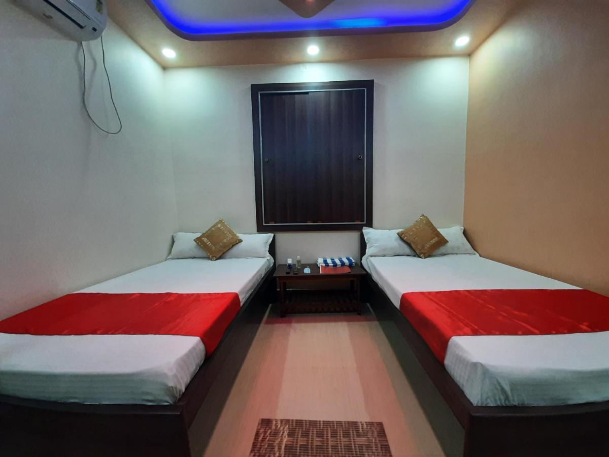גאיה Hotel Shakuntla Palace - 400 Meters Away From Vishnu Pad Temple 7 Mins Walk מראה חיצוני תמונה