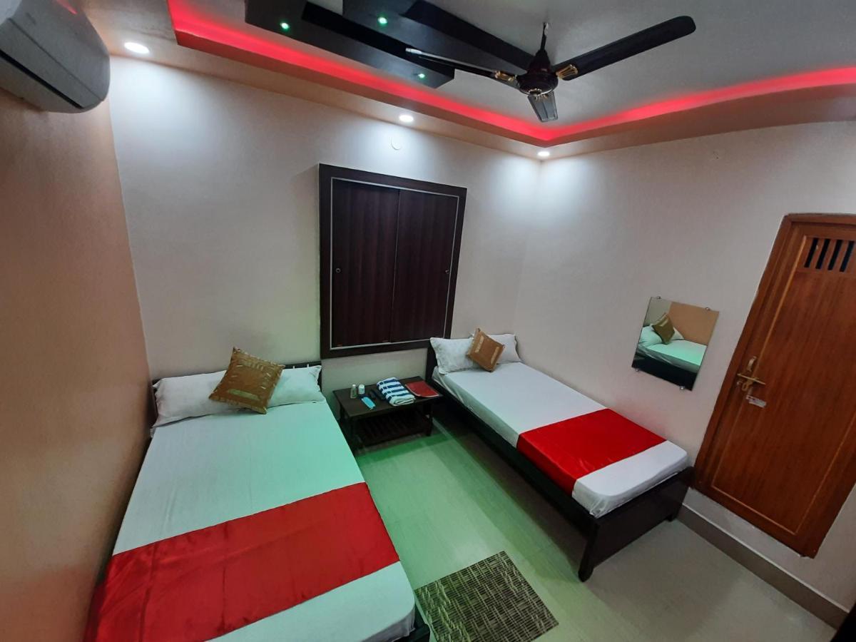 גאיה Hotel Shakuntla Palace - 400 Meters Away From Vishnu Pad Temple 7 Mins Walk מראה חיצוני תמונה
