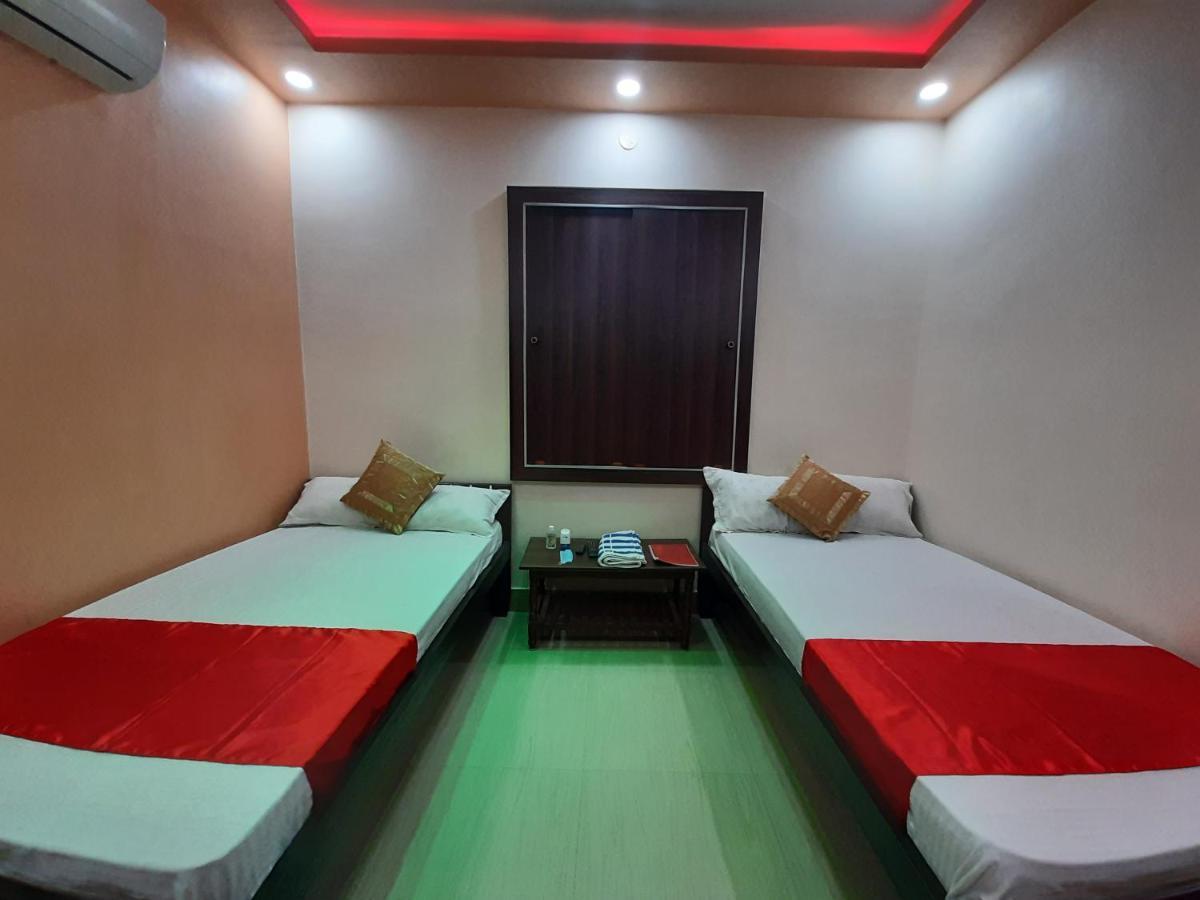 גאיה Hotel Shakuntla Palace - 400 Meters Away From Vishnu Pad Temple 7 Mins Walk מראה חיצוני תמונה