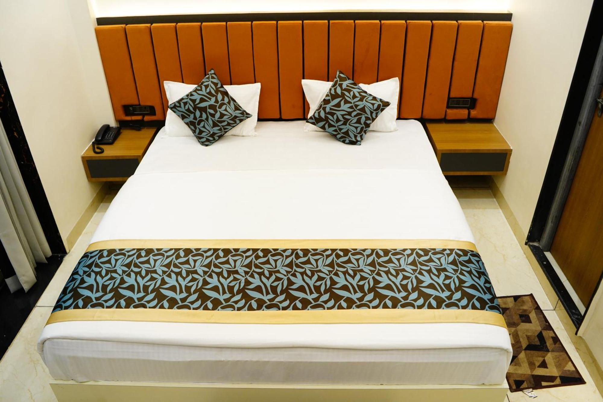 גאיה Hotel Shakuntla Palace - 400 Meters Away From Vishnu Pad Temple 7 Mins Walk מראה חיצוני תמונה