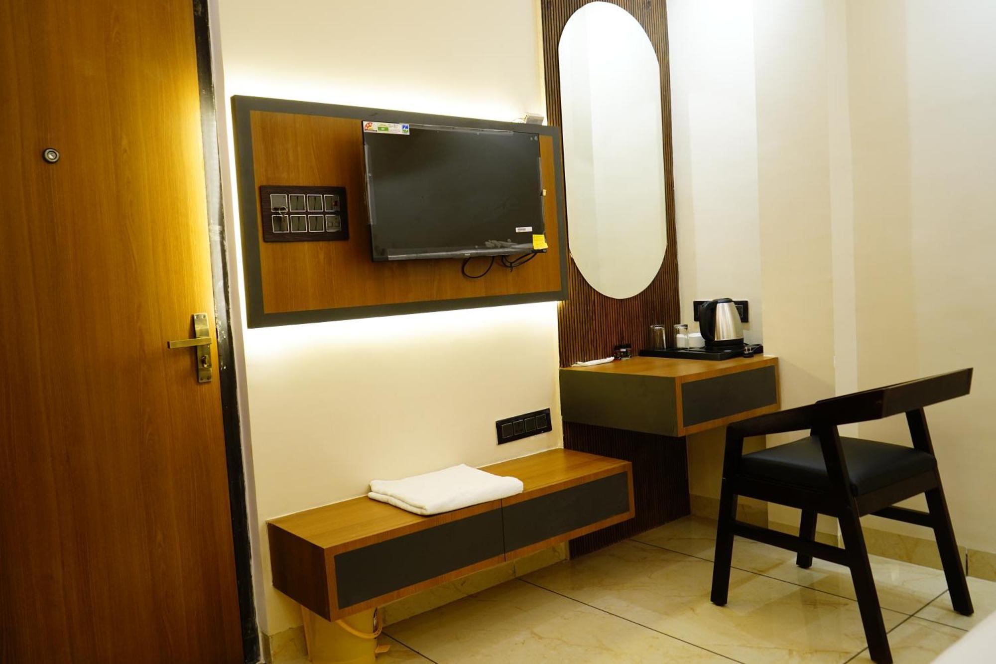 גאיה Hotel Shakuntla Palace - 400 Meters Away From Vishnu Pad Temple 7 Mins Walk מראה חיצוני תמונה