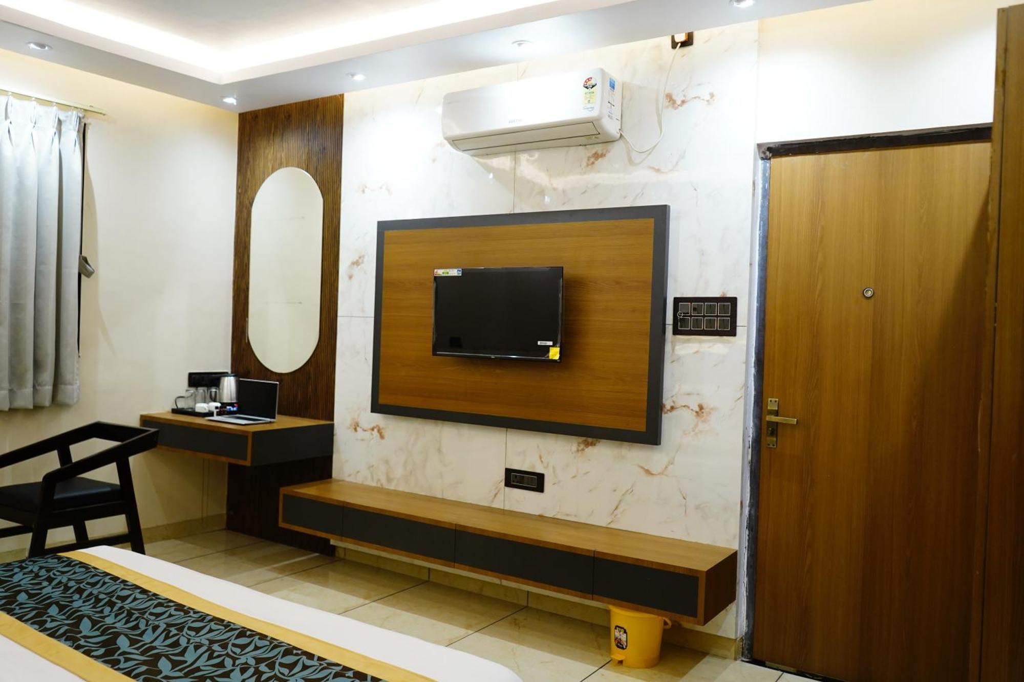 גאיה Hotel Shakuntla Palace - 400 Meters Away From Vishnu Pad Temple 7 Mins Walk מראה חיצוני תמונה