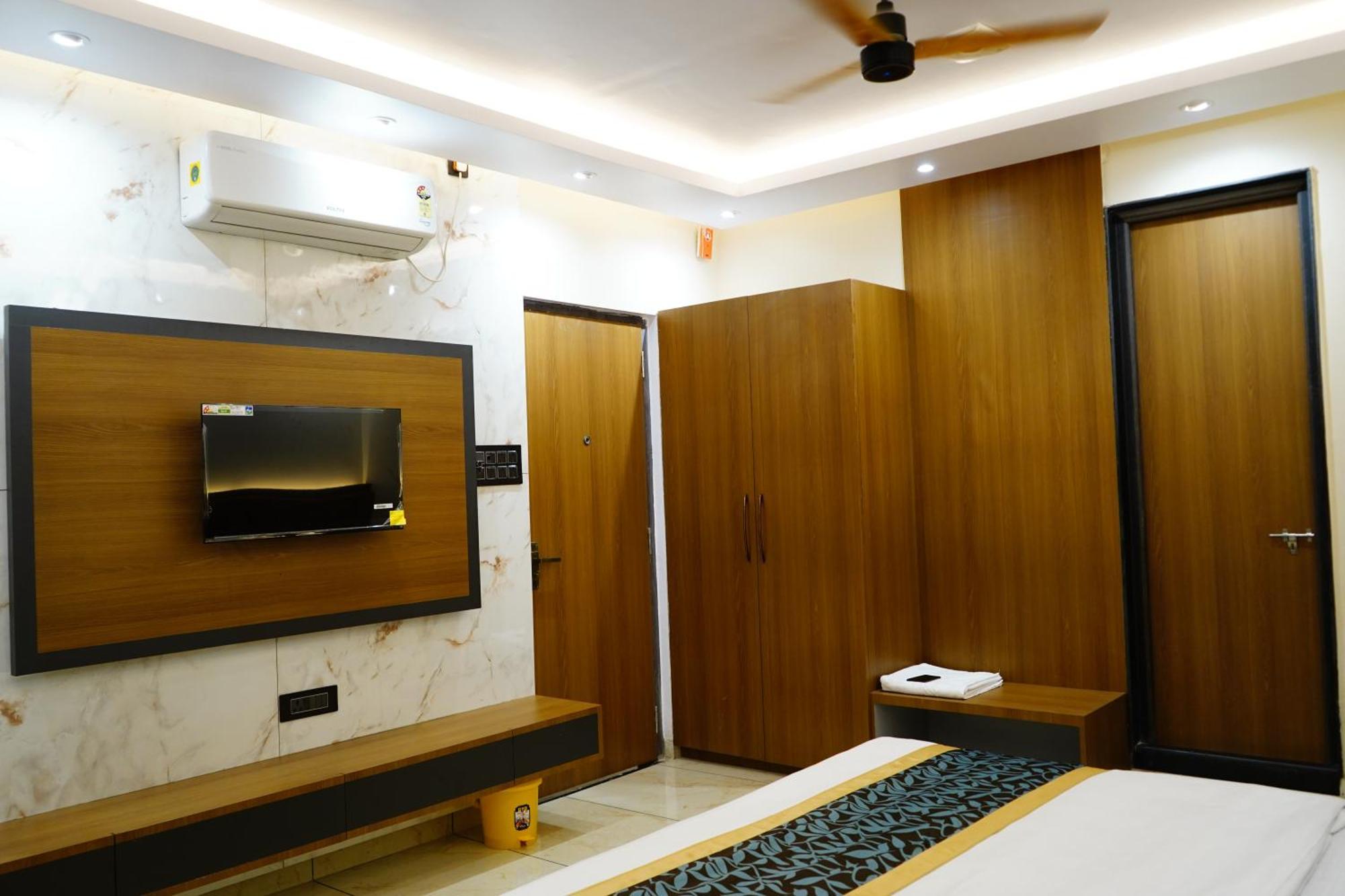 גאיה Hotel Shakuntla Palace - 400 Meters Away From Vishnu Pad Temple 7 Mins Walk מראה חיצוני תמונה