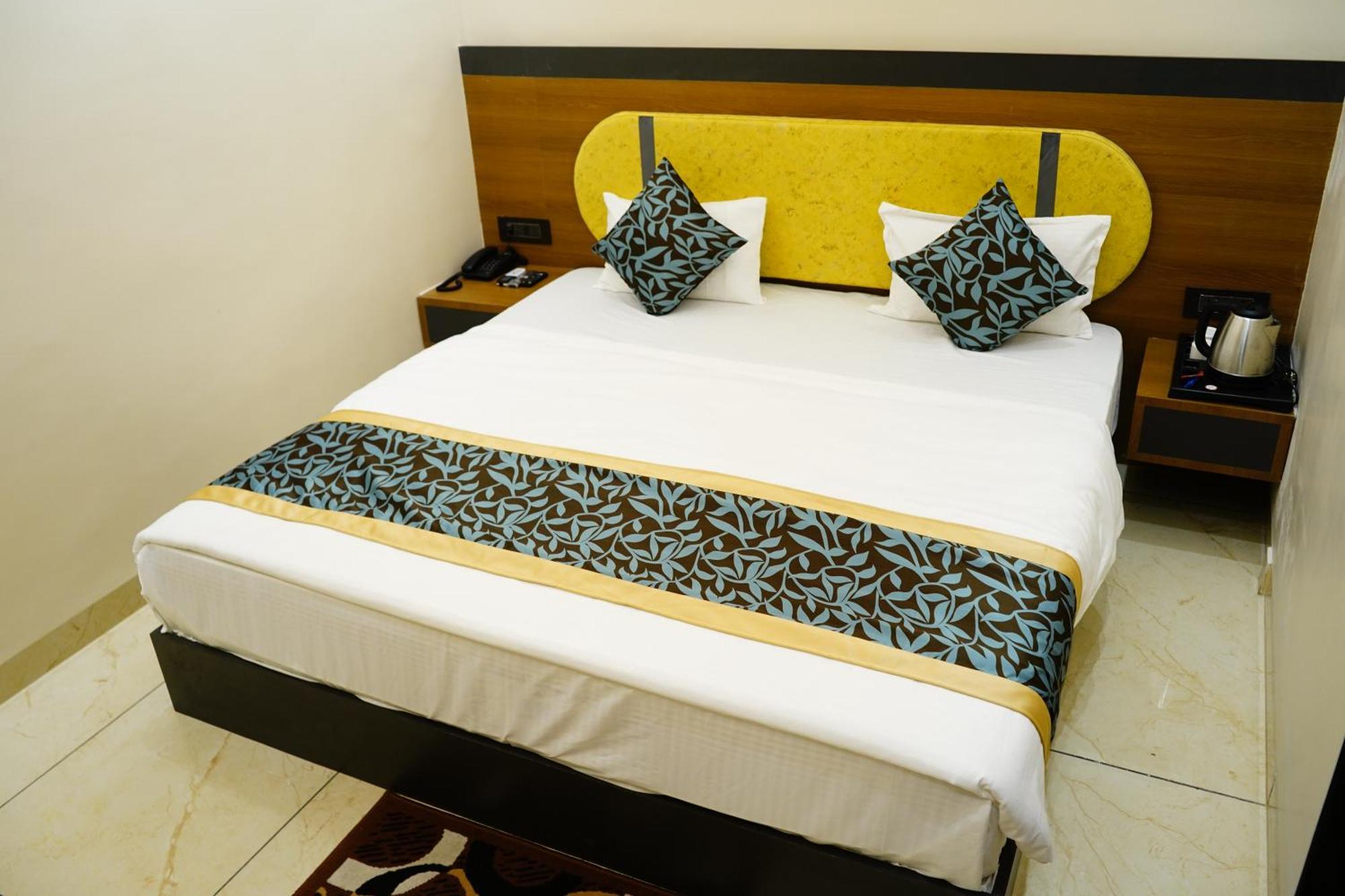 גאיה Hotel Shakuntla Palace - 400 Meters Away From Vishnu Pad Temple 7 Mins Walk מראה חיצוני תמונה