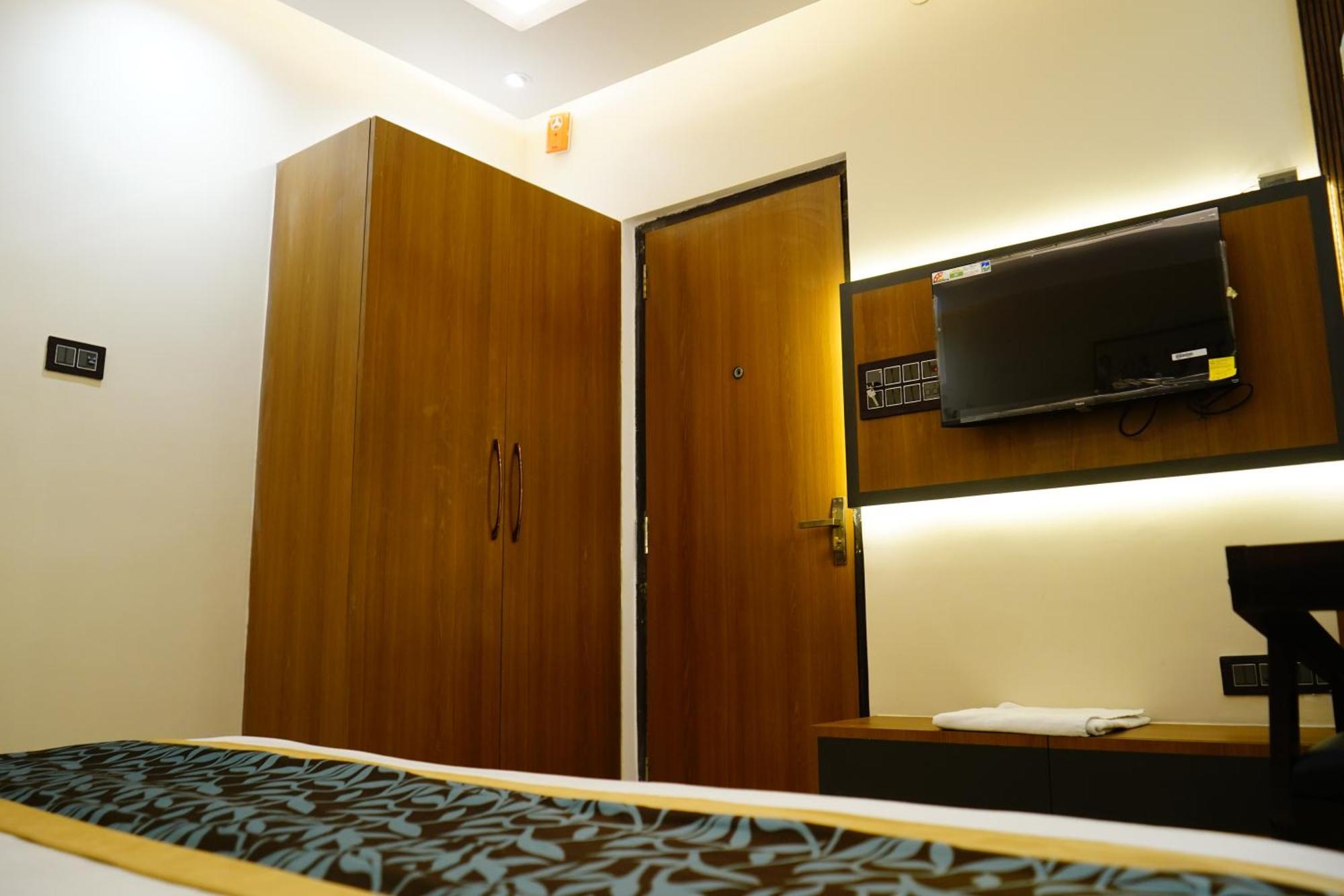 גאיה Hotel Shakuntla Palace - 400 Meters Away From Vishnu Pad Temple 7 Mins Walk מראה חיצוני תמונה
