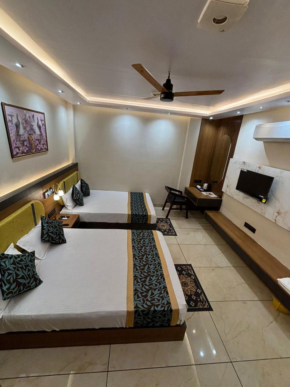 גאיה Hotel Shakuntla Palace - 400 Meters Away From Vishnu Pad Temple 7 Mins Walk מראה חיצוני תמונה
