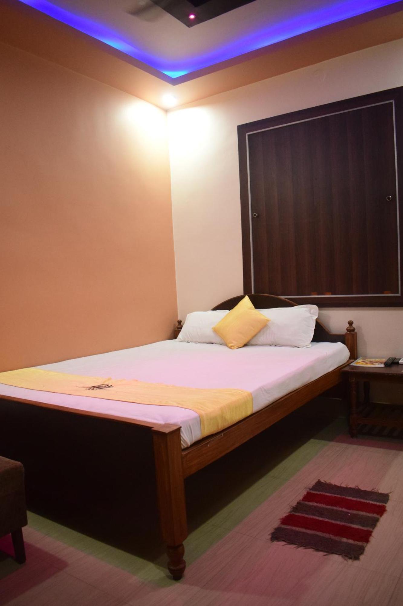 גאיה Hotel Shakuntla Palace - 400 Meters Away From Vishnu Pad Temple 7 Mins Walk מראה חיצוני תמונה