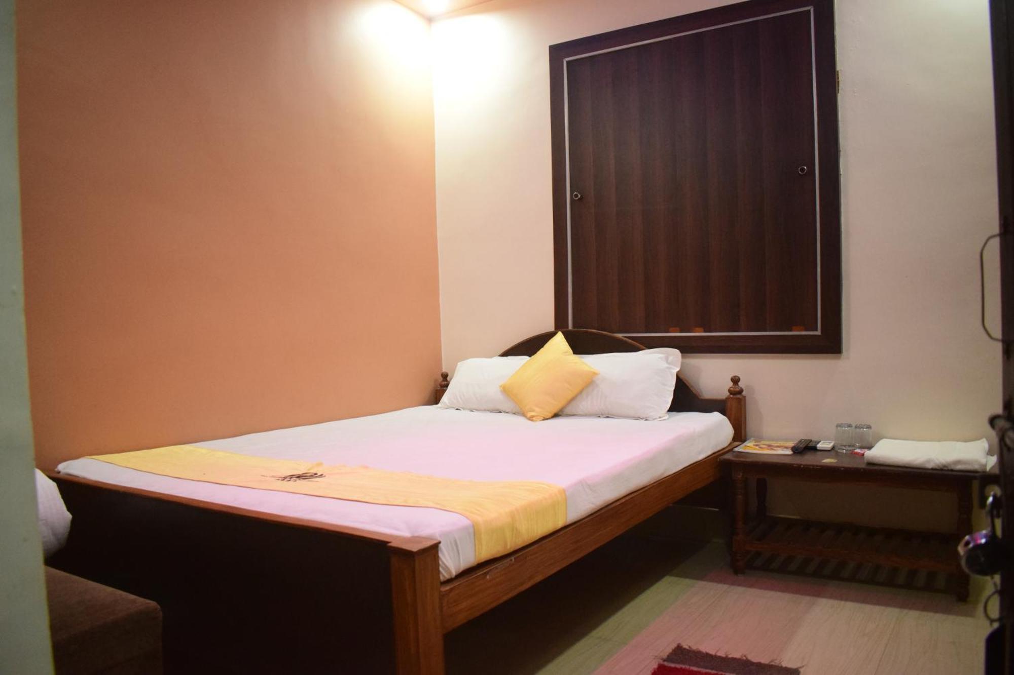 גאיה Hotel Shakuntla Palace - 400 Meters Away From Vishnu Pad Temple 7 Mins Walk מראה חיצוני תמונה